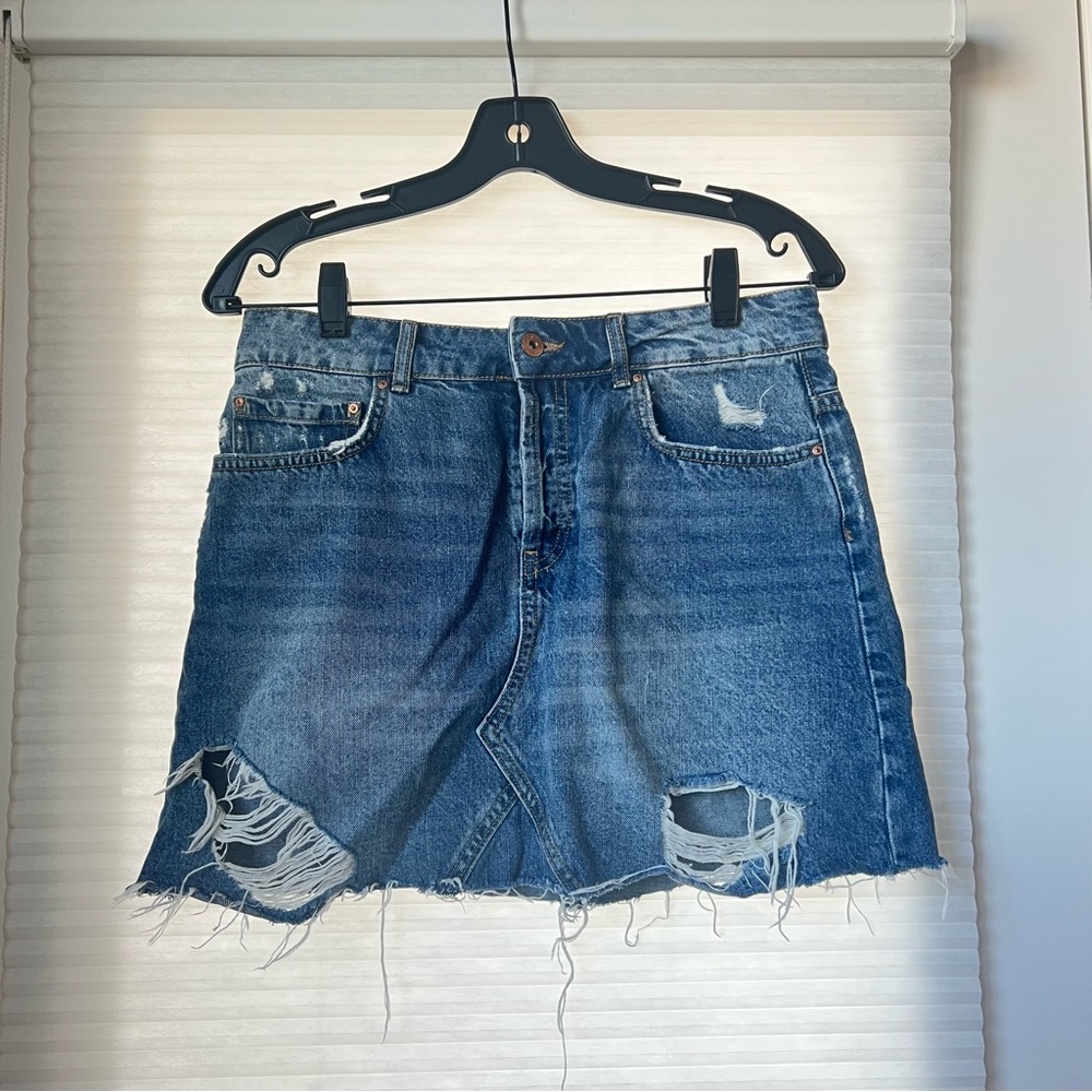 Zara button curt off denim skirt (28)